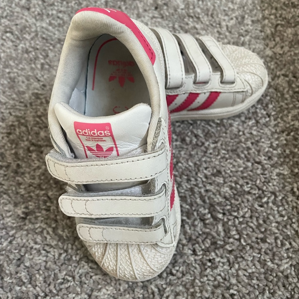 Adidas originals superstar pink- white size 7k for toddler. Come with a box